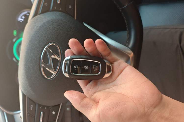 Used Hyundai Santa Fe 2023 Traveler 380T GDi Automatic All-Wheel Drive GLX HTRAC Elite Edition Vehicle Key