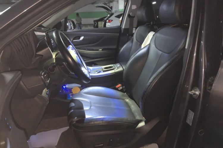 Used Hyundai Santa Fe 2023 Traveler 380T GDi Automatic All-Wheel Drive LUX HTRAC Prestige Edition Left Front Seat