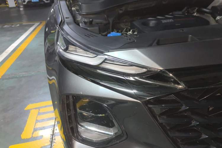 Used Hyundai Santa Fe 2023 Traveler 380T GDi Automatic All-Wheel Drive LUX HTRAC Prestige Edition Right Front Headlight
