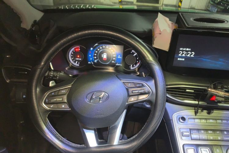 Used Hyundai Santa Fe 2023 Traveler 380T GDi Automatic All-Wheel Drive LUX HTRAC Prestige Edition Steering Wheel