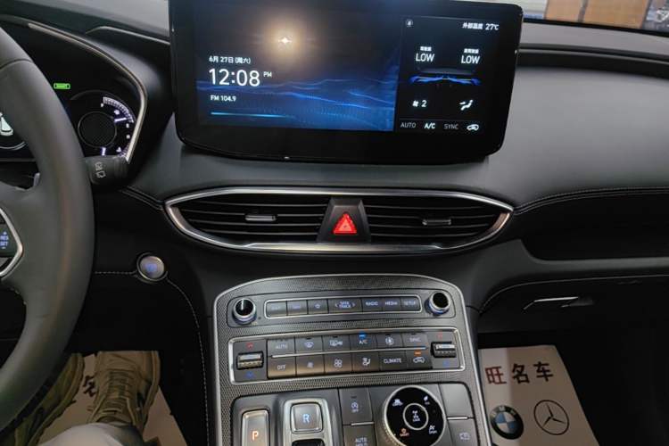 Used Hyundai Santa Fe 2023 Traveler 380T GDi Automatic All-Wheel Drive GLX HTRAC Elite Edition Audio And AC Panel