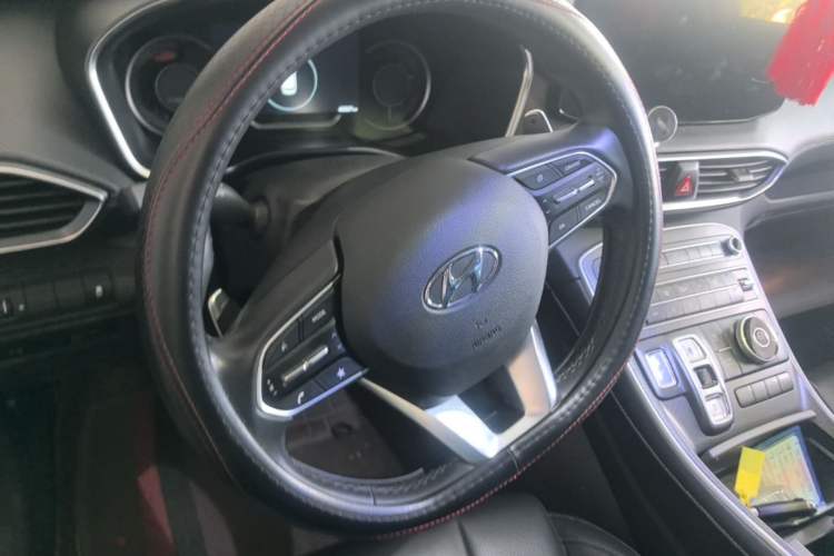 Used Hyundai Santa Fe 2023 Traveler 380T GDi Automatic Two-Wheel Drive GLX Elite Edition Center Console