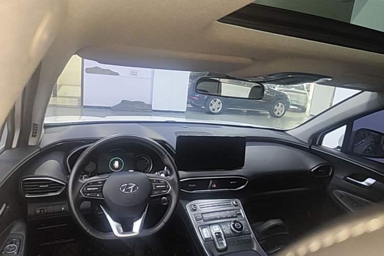 Used Hyundai Santa Fe 2023 Traveler 380T GDi Automatic Two-Wheel Drive GLX Elite Edition Center Console