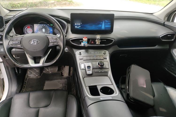 Used Hyundai Santa Fe 2023 Traveler 380T GDi Automatic All-Wheel Drive LUX HTRAC Prestige Edition Center Console