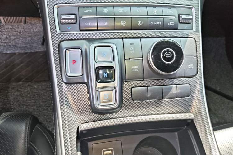 Used Hyundai Santa Fe 2023 Traveler 380T GDi Automatic Two-Wheel Drive GLX Elite Edition Gear Lever