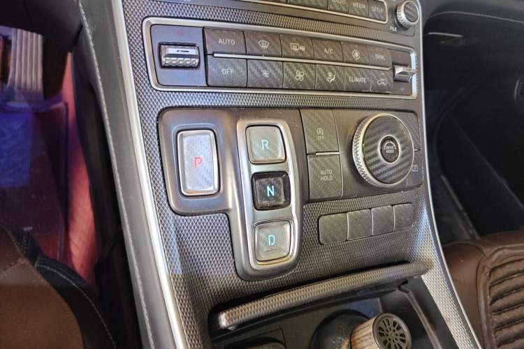 Used Hyundai Santa Fe 2023 Traveler 380T GDi Automatic Two-Wheel Drive GLX Elite Edition Gear Lever