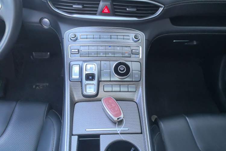 Used Hyundai Santa Fe 2023 Traveler 380T GDi Automatic Two-Wheel Drive GLX Elite Edition Gear Lever