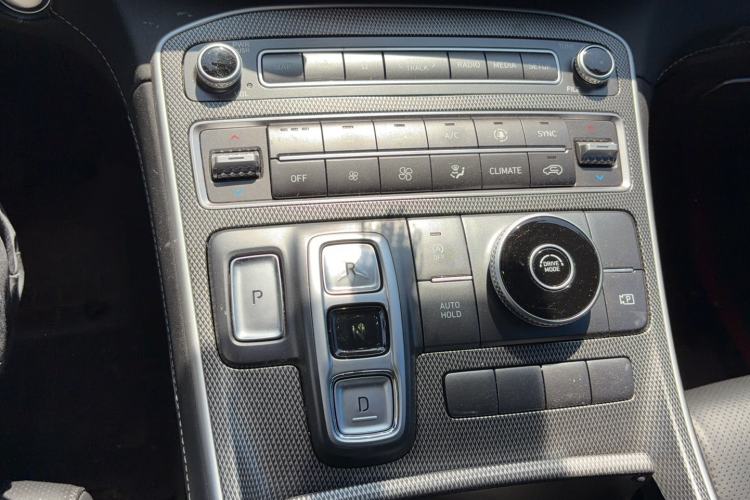 Used Hyundai Santa Fe 2023 Traveler 380T GDi Automatic Two-Wheel Drive GLX Elite Edition Gear Lever