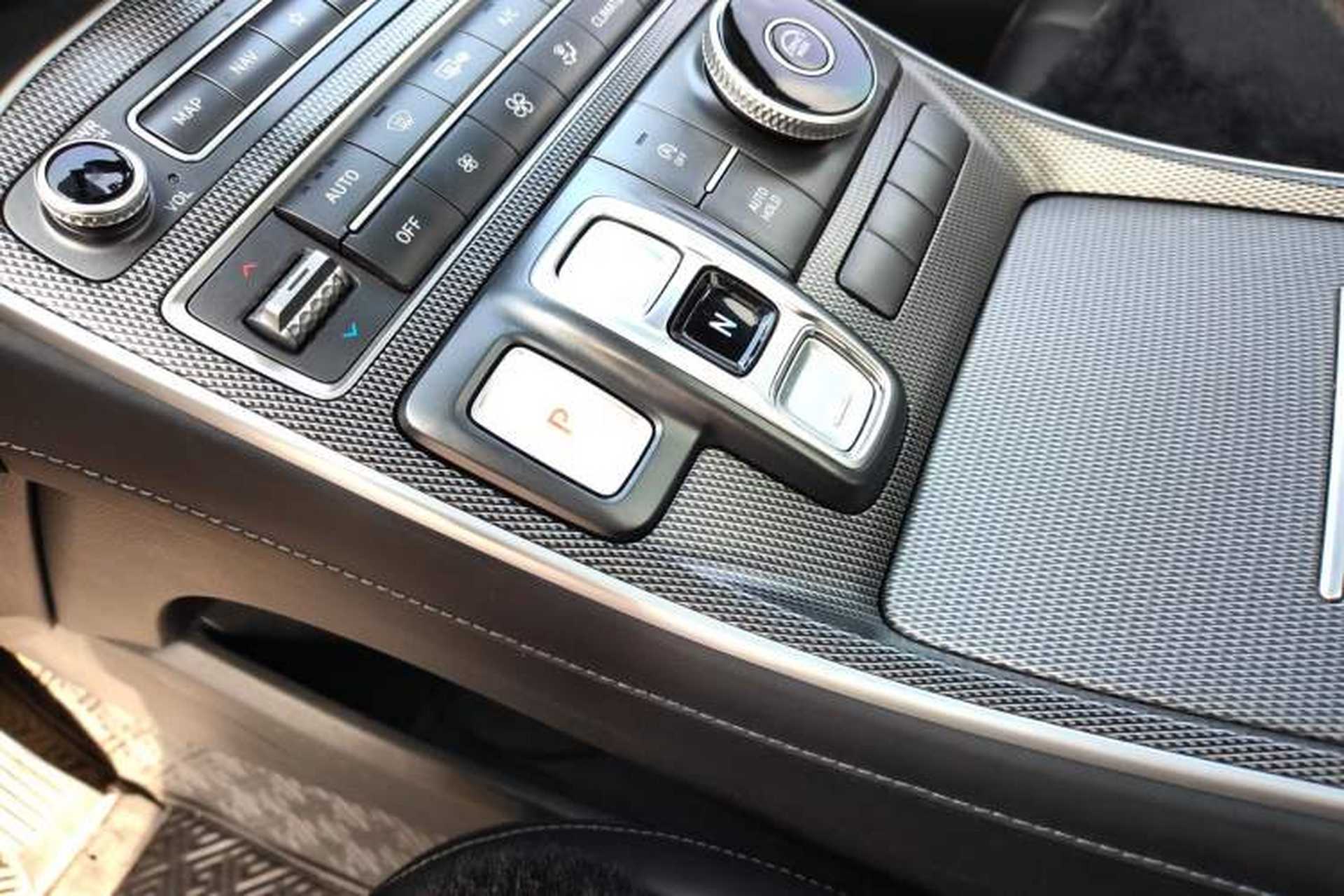 Used Hyundai Santa Fe 2023 Traveler 380T GDi Automatic Two-Wheel Drive GLX Elite Edition Gear Lever