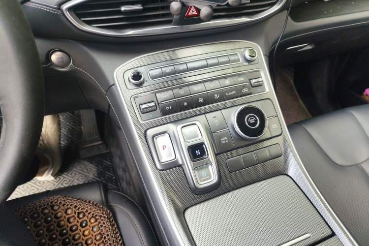 Used Hyundai Santa Fe 2023 Traveler 380T GDi Automatic Two-Wheel Drive GLX Elite Edition Gear Lever