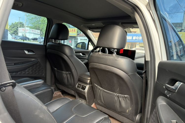 Used Hyundai Santa Fe 2023 Traveler 380T GDi Automatic Two-Wheel Drive GLX Elite Edition Interior 3