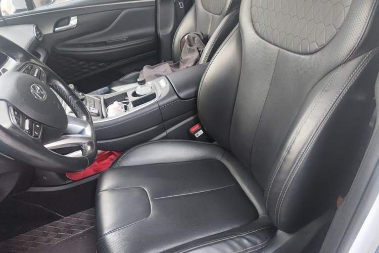 Used Hyundai Santa Fe 2023 Traveler 380T GDi Automatic All-Wheel Drive LUX HTRAC Prestige Edition Left Front Seat