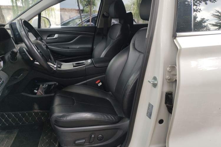 Used Hyundai Santa Fe 2023 Traveler 380T GDi Automatic All-Wheel Drive LUX HTRAC Prestige Edition Left Front Seat
