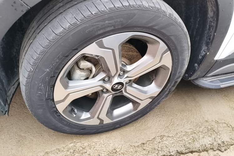 Used Hyundai Santa Fe 2023 Traveler 380T GDi Automatic All-Wheel Drive GLX HTRAC Elite Edition Left Front Wheel Hub
