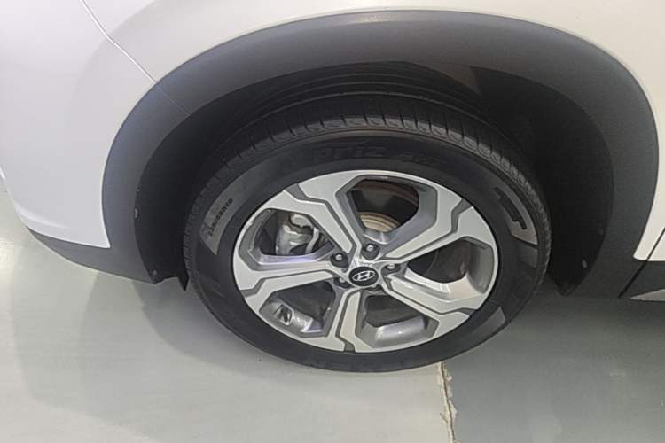 Used Hyundai Santa Fe 2023 Traveler 380T GDi Automatic Two-Wheel Drive GLX Elite Edition Left Front Wheel Hub