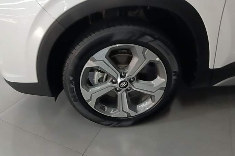 Used Hyundai Santa Fe 2023 Traveler 380T GDi Automatic Two-Wheel Drive GLX Elite Edition Left Front Wheel Hub