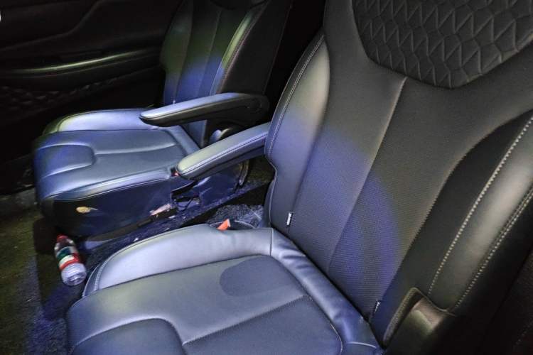 Used Hyundai Santa Fe 2023 Traveler 380T GDi Automatic All-Wheel Drive GLX HTRAC Elite Edition Left Rear Seat