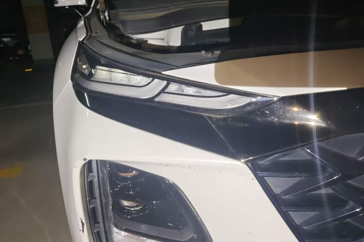 Used Hyundai Santa Fe 2023 Traveler 380T GDi Automatic Two-Wheel Drive GLX Elite Edition Right Front Headlight