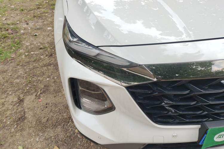 Used Hyundai Santa Fe 2023 Traveler 380T GDi Automatic All-Wheel Drive LUX HTRAC Prestige Edition Right Front Headlight