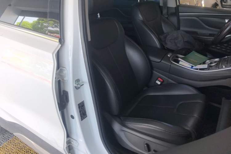 Used Hyundai Santa Fe 2023 Traveler 380T GDi Automatic Two-Wheel Drive GLX Elite Edition Right Front Seat