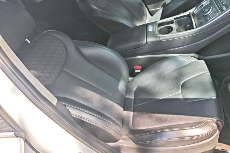 Used Hyundai Santa Fe 2023 Traveler 380T GDi Automatic Two-Wheel Drive GLX Elite Edition Right Front Seat