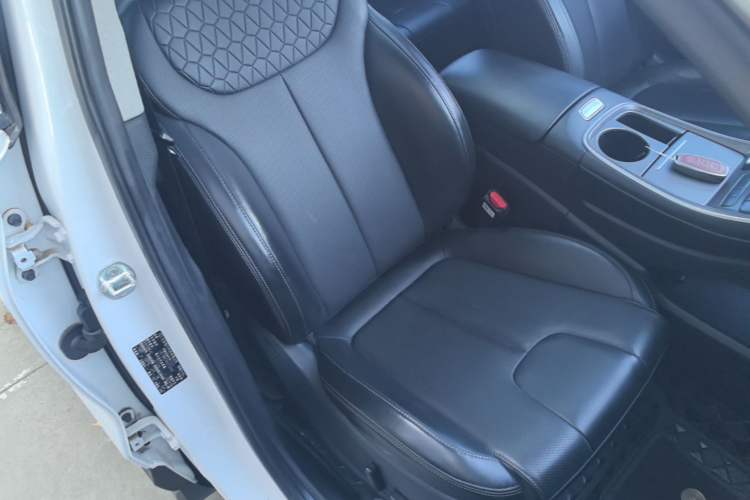 Used Hyundai Santa Fe 2023 Traveler 380T GDi Automatic Two-Wheel Drive GLX Elite Edition Right Front Seat