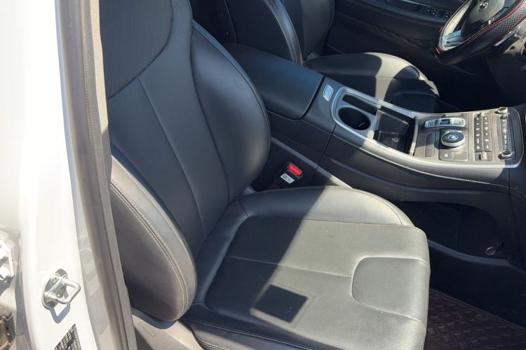 Used Hyundai Santa Fe 2023 Traveler 380T GDi Automatic Two-Wheel Drive GLX Elite Edition Right Front Seat
