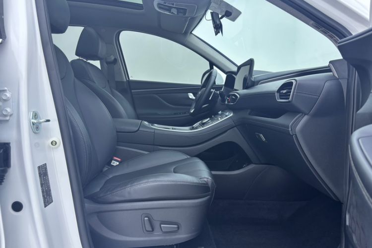 Used Hyundai Santa Fe 2023 Traveler 380T GDi Automatic All-Wheel Drive GLX HTRAC Elite Edition Right Front Seat