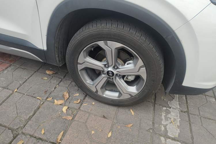 Used Hyundai Santa Fe 2023 Traveler 380T GDi Automatic All-Wheel Drive LUX HTRAC Prestige Edition Right Front Wheel Hub