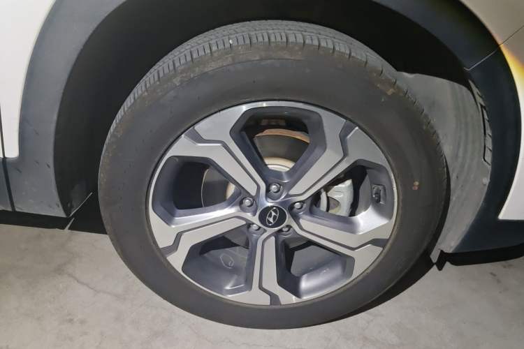 Used Hyundai Santa Fe 2023 Traveler 380T GDi Automatic Two-Wheel Drive GLX Elite Edition Right Front Wheel Hub