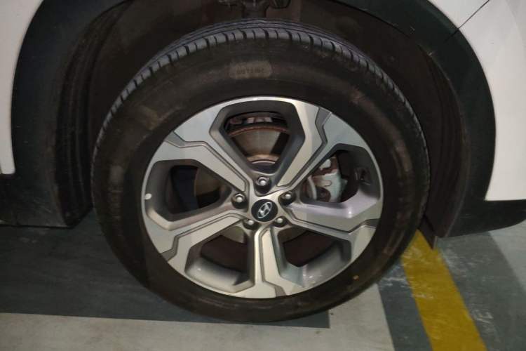 Used Hyundai Santa Fe 2023 Traveler 380T GDi Automatic Two-Wheel Drive GLX Elite Edition Right Front Wheel Hub
