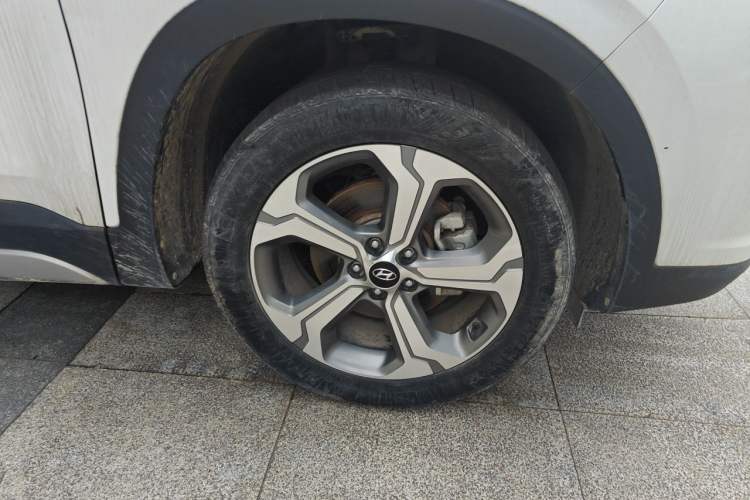 Used Hyundai Santa Fe 2023 Traveler 380T GDi Automatic Two-Wheel Drive GLX Elite Edition Right Front Wheel Hub