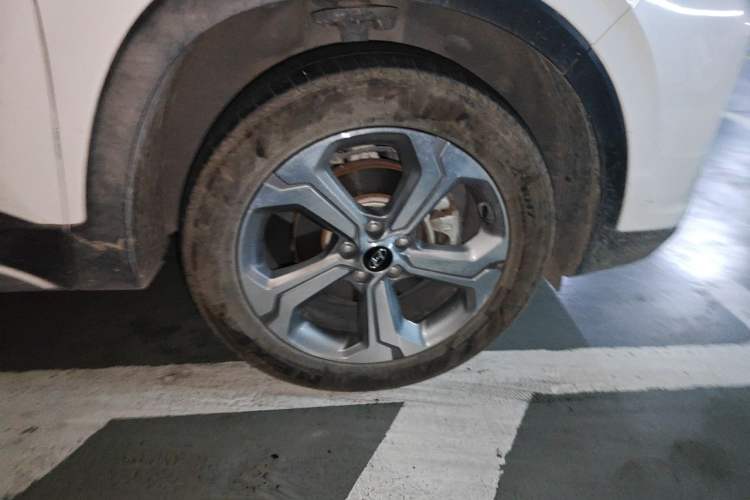 Used Hyundai Santa Fe 2023 Traveler 380T GDi Automatic All-Wheel Drive GLX HTRAC Elite Edition Right Front Wheel Hub