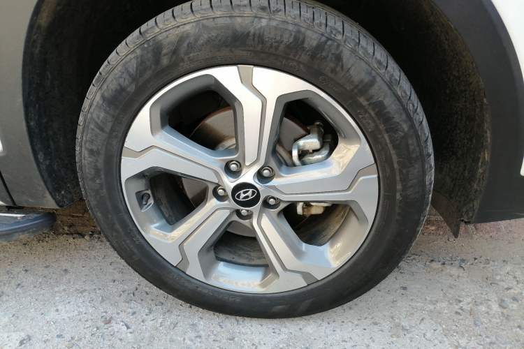Used Hyundai Santa Fe 2023 Traveler 380T GDi Automatic Two-Wheel Drive GLX Elite Edition Right Front Wheel Hub
