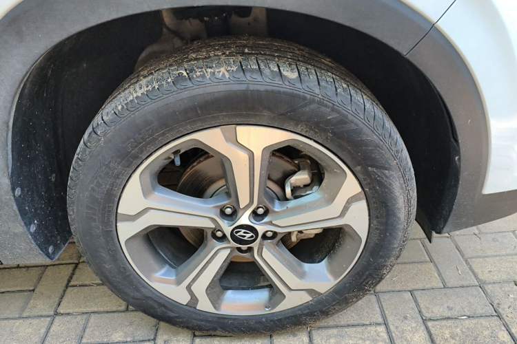 Used Hyundai Santa Fe 2023 Traveler 380T GDi Automatic All-Wheel Drive LUX HTRAC Prestige Edition Right Front Wheel Hub