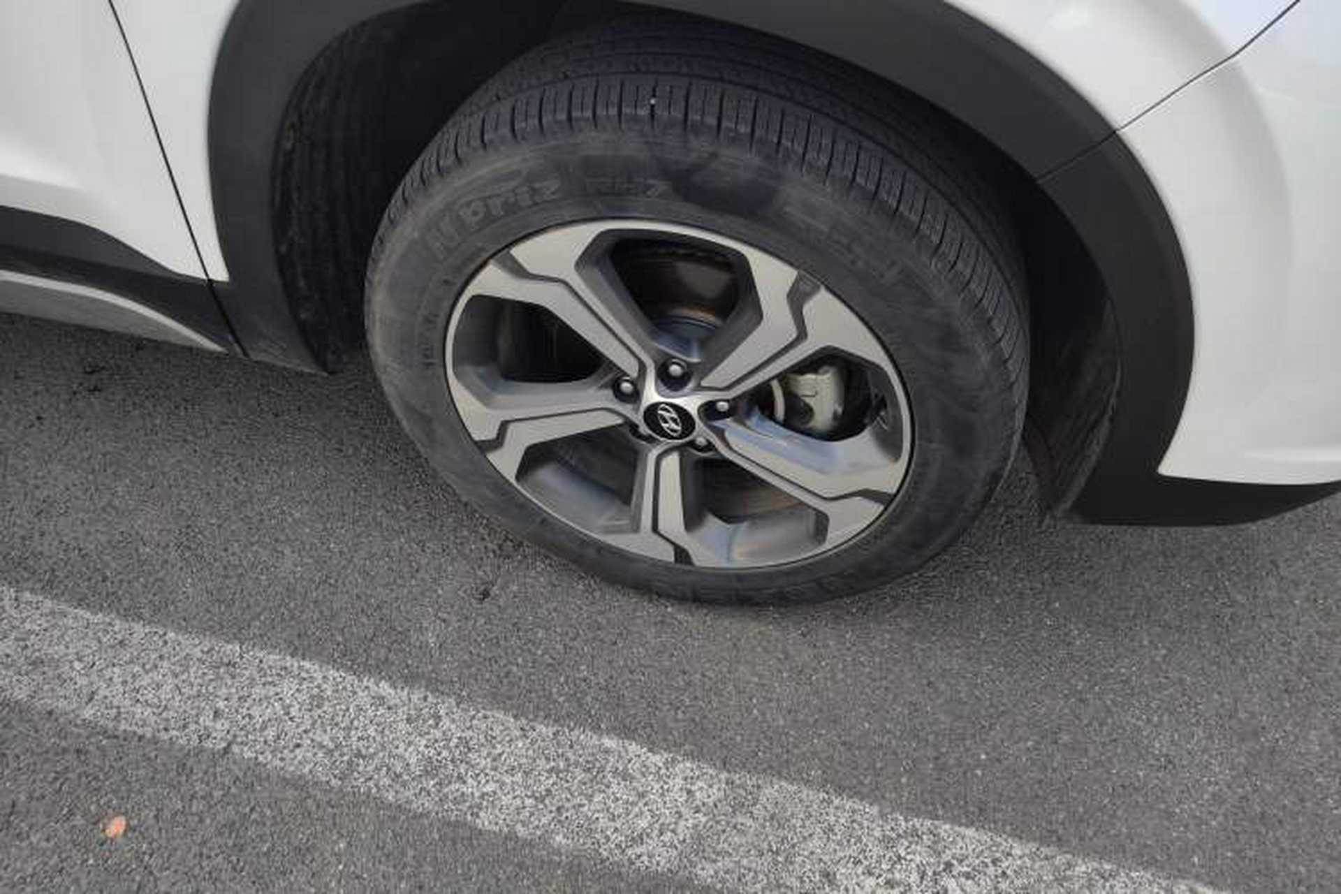 Used Hyundai Santa Fe 2023 Traveler 380T GDi Automatic Two-Wheel Drive GLX Elite Edition Right Front Wheel Hub