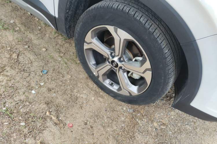 Used Hyundai Santa Fe 2023 Traveler 380T GDi Automatic All-Wheel Drive LUX HTRAC Prestige Edition Right Front Wheel Hub