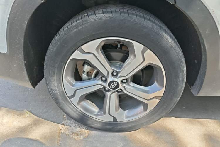 Used Hyundai Santa Fe 2023 Traveler 380T GDi Automatic Two-Wheel Drive GLX Elite Edition Right Rear Wheel Hub