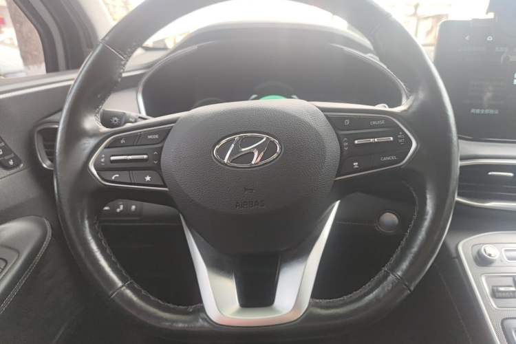 Used Hyundai Santa Fe 2023 Traveler 380T GDi Automatic All-Wheel Drive LUX HTRAC Prestige Edition Steering Wheel