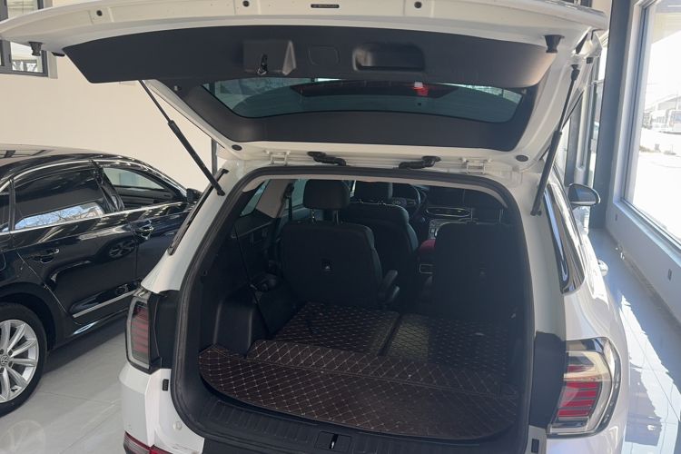 Used Hyundai Santa Fe 2023 Traveler 380T GDi Automatic Two-Wheel Drive GLX Elite Edition Trunk