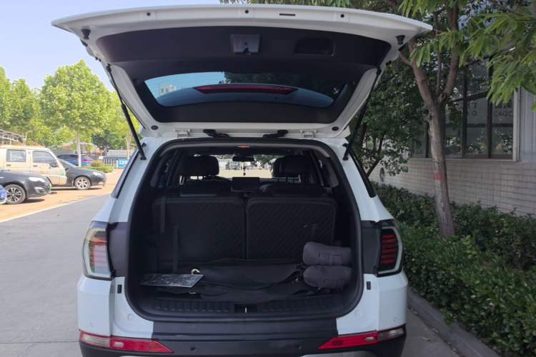 Used Hyundai Santa Fe 2023 Traveler 380T GDi Automatic Two-Wheel Drive GLX Elite Edition Trunk