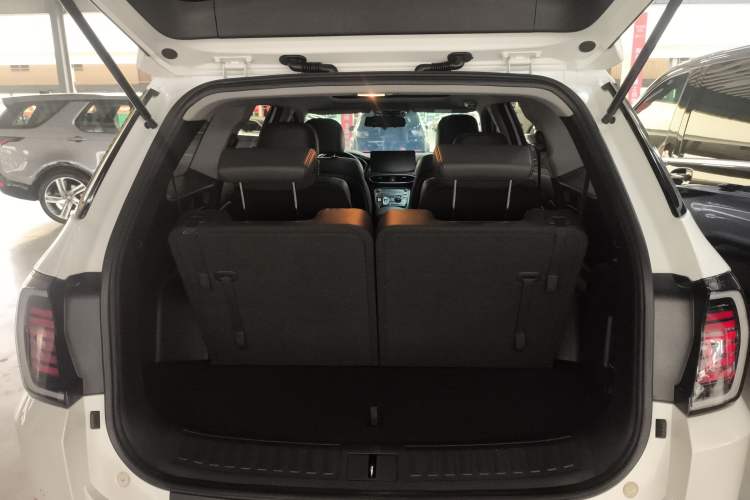 Used Hyundai Santa Fe 2023 Traveler 380T GDi Automatic All-Wheel Drive GLX HTRAC Elite Edition Trunk