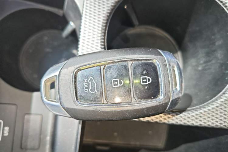 Used Hyundai Santa Fe 2023 Traveler 380T GDi Automatic Two-Wheel Drive GLX Elite Edition Vehicle Key