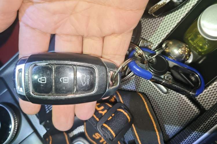 Used Hyundai Santa Fe 2023 Traveler 380T GDi Automatic Two-Wheel Drive GLX Elite Edition Vehicle Key