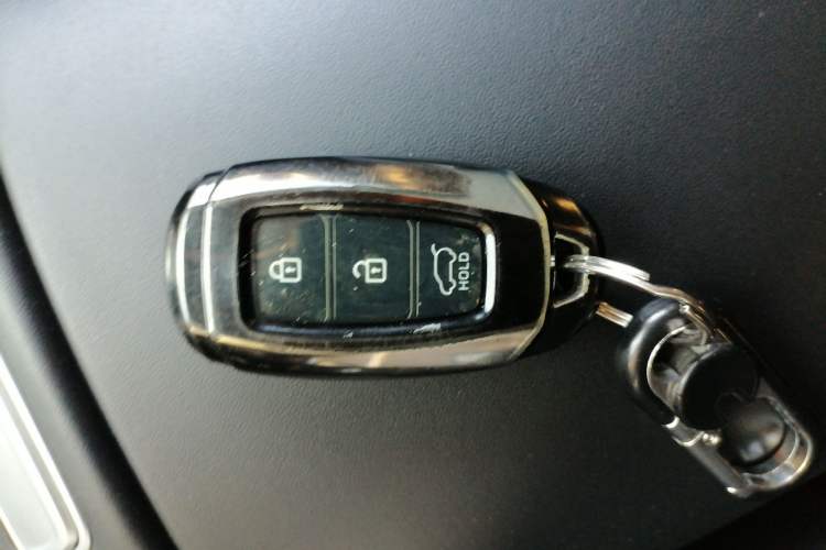 Used Hyundai Santa Fe 2023 Traveler 380T GDi Automatic Two-Wheel Drive GLX Elite Edition Vehicle Key