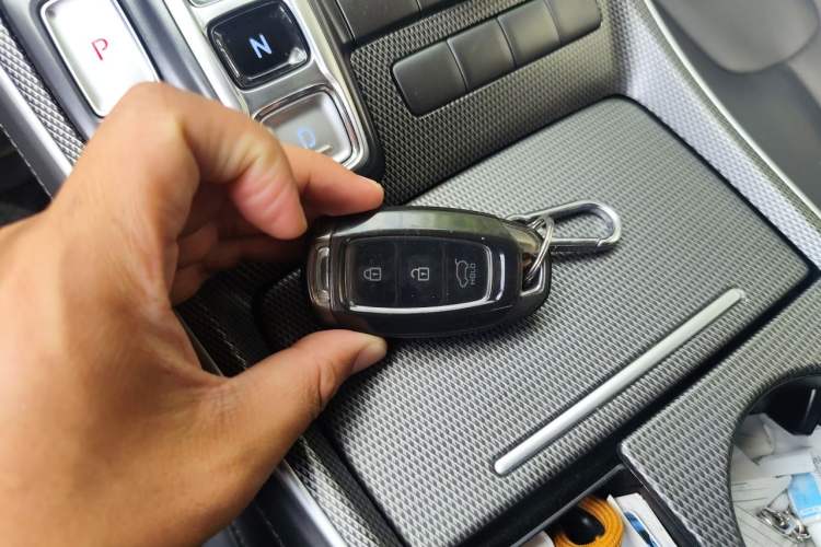 Used Hyundai Santa Fe 2023 Traveler 380T GDi Automatic Two-Wheel Drive GLX Elite Edition Vehicle Key