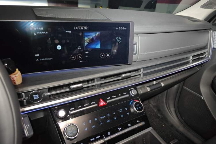 Used Hyundai Santa Fe 2024 2.0T Connoisseur Pro Max Audio And AC Panel