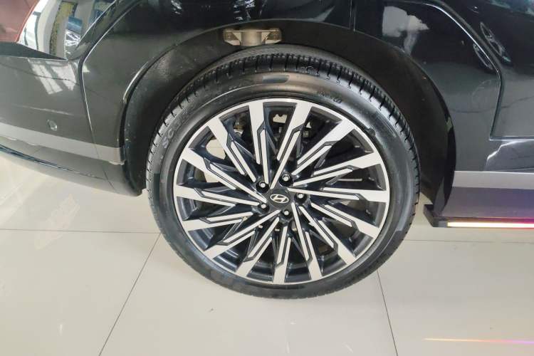 Used Hyundai Santa Fe 2024 2.0T Connoisseur Pro Max Exterior 5