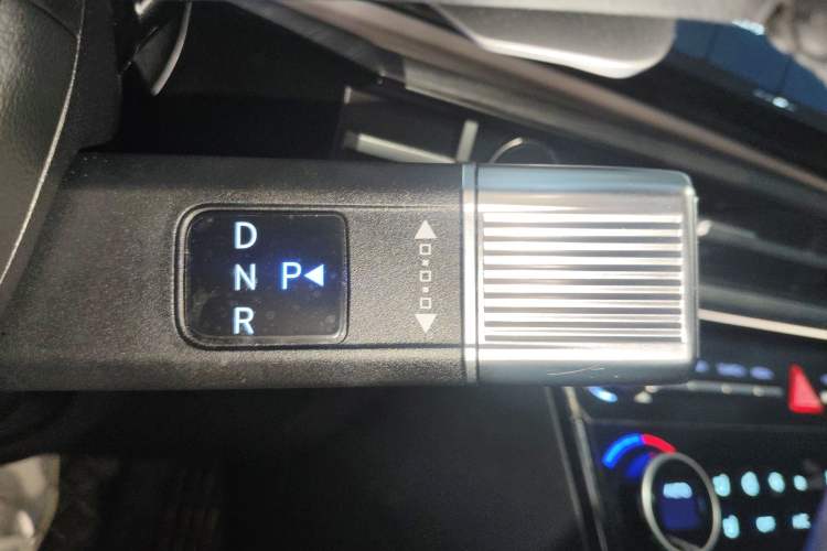 Used Hyundai Santa Fe 2024 2.0T Connoisseur Pro Max Gear Lever