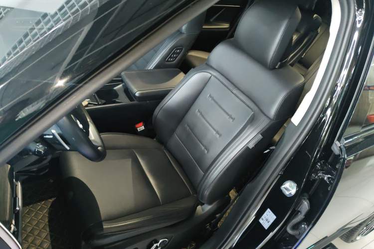 Used Hyundai Santa Fe 2024 2.0T Connoisseur Pro Max Left Front Seat